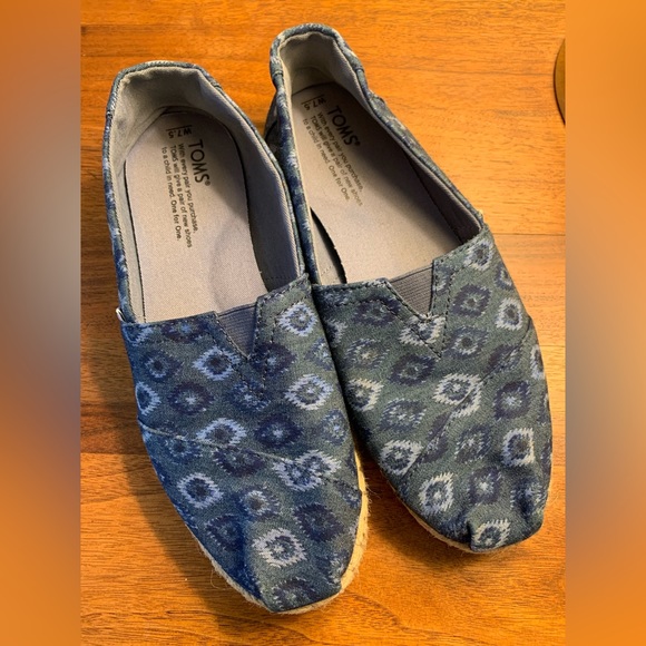 Classic Toms in Blue Bleach Washed Denim 💙🦋👖 - Picture 1 of 6